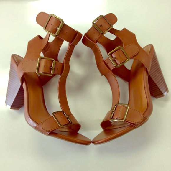 Shoes - Multiple buckle strap chunky heel